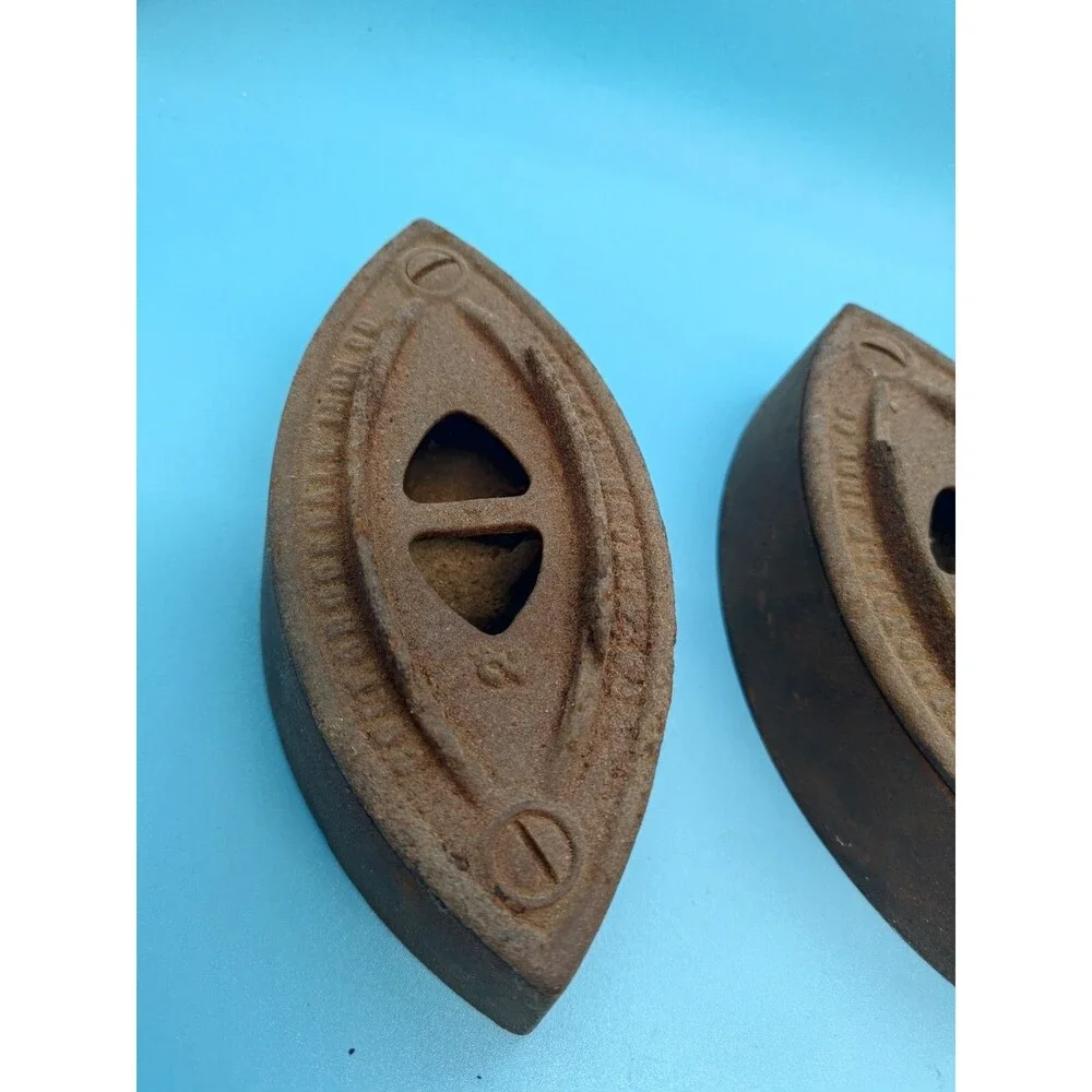 Vtg Colebrookdale Iron Co Sad Iron No 50 Pottstown PA USA Cast Iron Pair Set 2x